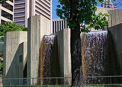 [photo, McKeldin Fountain, Inner Harbor, Baltimore, Maryland]